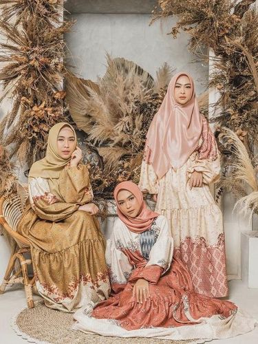 Oki, Ria Ricis dan Shindy. Oki, Ria Ricis dan Shindy.