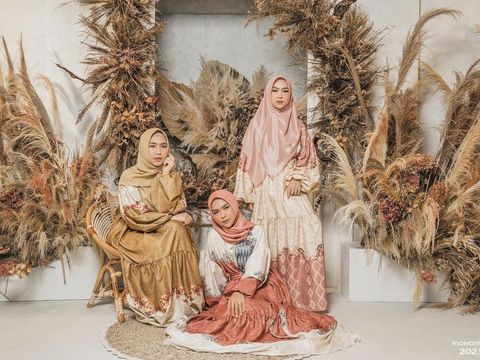 Oki, Ria Ricis dan Shindy. Oki, Ria Ricis dan Shindy.