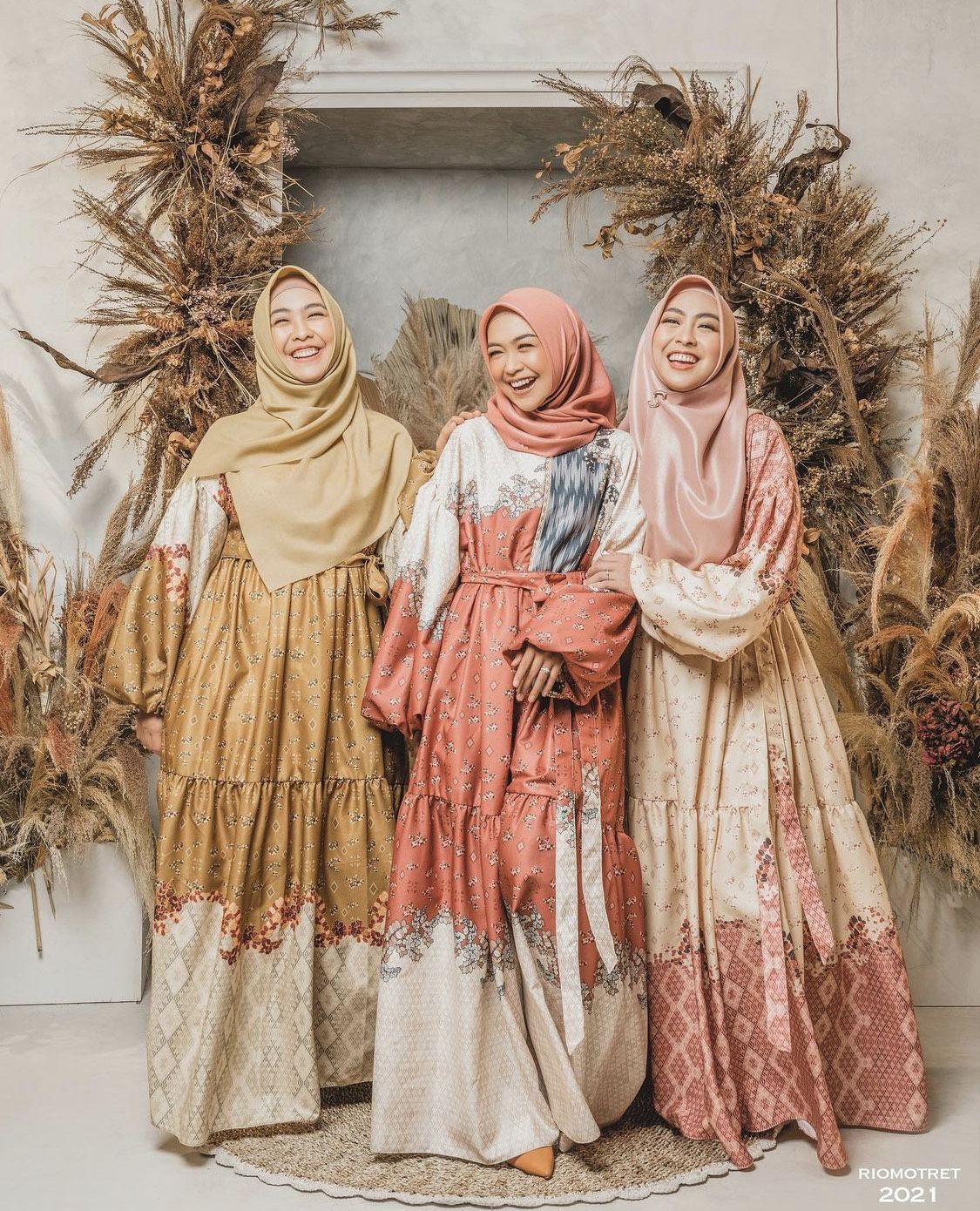 Oki, Ria Ricis dan Shindy. Oki, Ria Ricis dan Shindy.