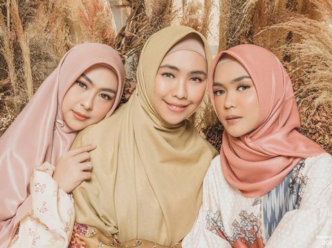 Oki, Ria Ricis dan Shindy. Oki, Ria Ricis dan Shindy.