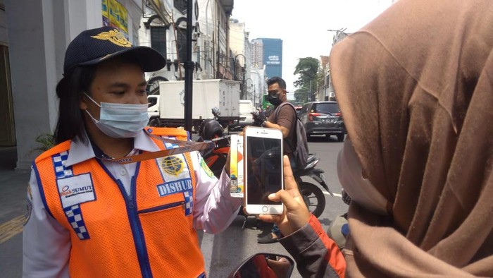 Parkir nontunai di Medan (Datuk Haris Molana-detikcom)