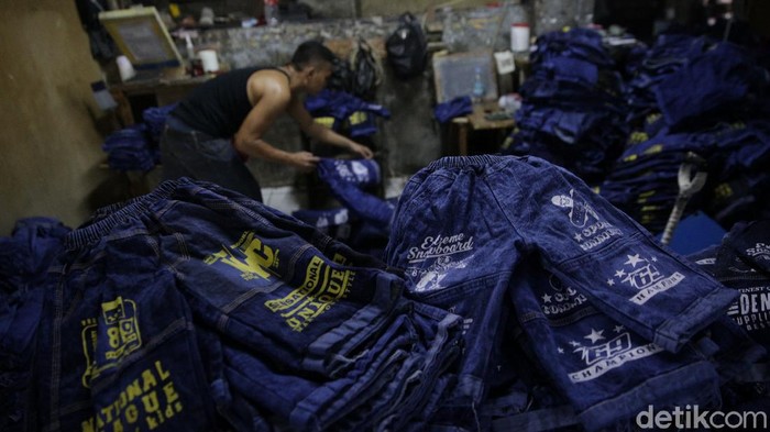 Industri tekstil dan produksi tekstil (TPT) mengalami pasang surut sejak pandemi COVID-19 sejak beberapa tahun belakangan. Lalu, seperti apa geliatnya saat ini?