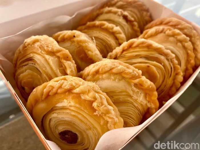 Pastel Mama Yam: Puas Ngemil Pastel Pastry Isi Ragout dan Lotus Biscoff yang Melimpah Pastel Mama Yam: Puas Ngemil Pastel Pastry Isi Ragout dan Lotus Biscoff yang Melimpah