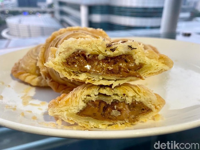 Pastel Mama Yam: Puas Ngemil Pastel Pastry Isi Ragout dan Lotus Biscoff yang Melimpah Pastel Mama Yam: Puas Ngemil Pastel Pastry Isi Ragout dan Lotus Biscoff yang Melimpah