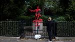 Duh, Patung Christopher Columbus di London Bersimbah Cat Merah
