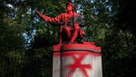 Duh, Patung Christopher Columbus di London Bersimbah Cat Merah