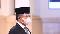Profesor I Gede Wenten sebagai anggota, Bambang Kesowo sebagai anggota, Profesor Adi Utarini sebagai anggota, Profesor Marsudi Wahyu Kisworo sebagai anggota, dan Tri Mumpuni sebagai anggota.