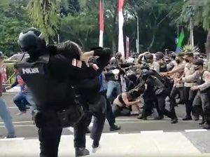 Aksi SmackDown ke Mahasiswa, BEM PTMI Minta Jokowi Evaluasi Polisi