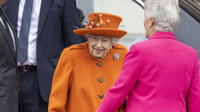 LONDON, ENGLAND - OCTOBER 12: Queen Elizabeth II and Princess Anne, Princess Royal attend a service of Thanksgiving to mark the centenary of The Royal British Legion at Westminster Abbey on October 12, 2021 in London, England. (Photo by Arthur Edwards - WPA Pool/Getty Images)