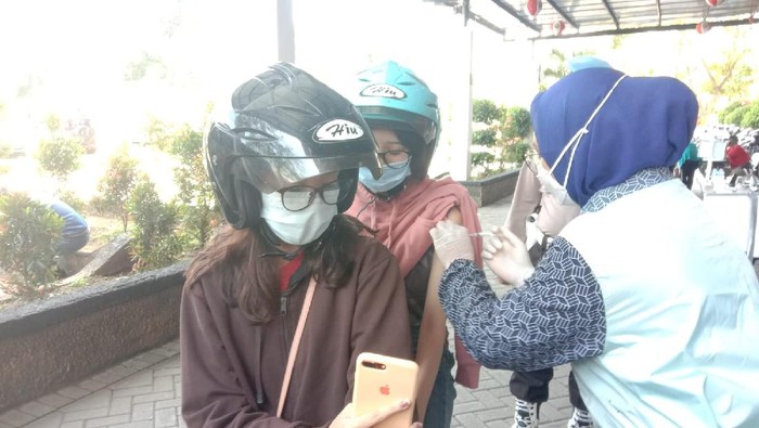 remaja di kota Malang gagal divaksin karena nik sama