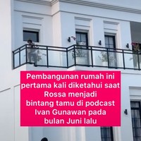 Dalam foto-foto yang diunggahnya itu terlihat bahwa rumah mewah hadiah dari Rossa untuk orangtuanya itu didominasi oleh warna putih. Foto-foto rumah baru Rossa itu pun diunggah kembali oleh pemilik akun TikTok @pecintarossa96. Foto: TikTok/@pecintarossa96
