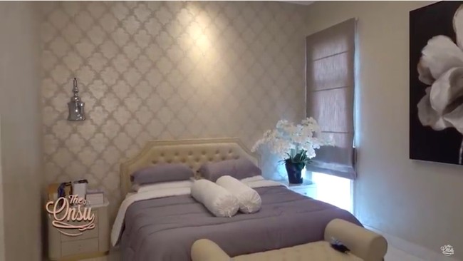 Hampir setiap sudut rumahnya diperhatikan betul oleh Ivan. Bahkan kamar tamu pun dibuat semenarik mungkin. (Foto: YouTube/The Onsu Family)