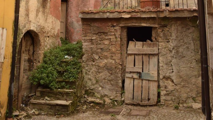Rumah Italia seharga 1 Euro Rumah Italia seharga 1 Euro