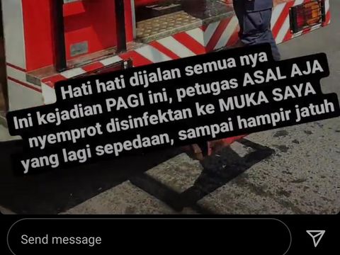 Seorang warga Kota Semarang protes di medsos karena wajah dan badannya basah tersemprot cairan disinfektan yang disemburkan oleh truk damkar, Rabu (13/10/2021).