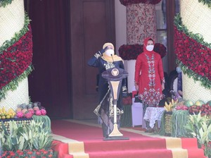 Pimpin Upacara HUT ke-76 Jatim, Khofifah Bersyukur Dapat Kado Terbaik