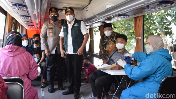 Wartawan Sidoarjo bersama polisi setempat kembali menggelar percepatan vaksinasi COVID-19. Ini sebagai upaya untuk mempercepat terbentuknya herd immunity.