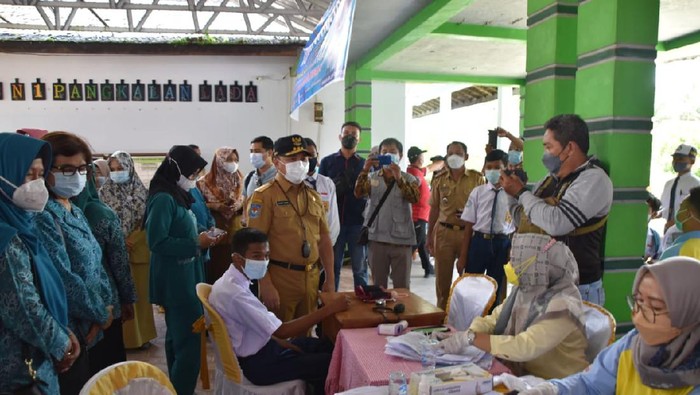 Vaksinasi di Kalimantan Tengah.