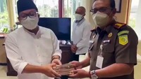 Pembayaran denda dilakukan langsung Sutiaji usai menjalani sidang putusan di PN Kepanjen, Selasa (12/10/2021).