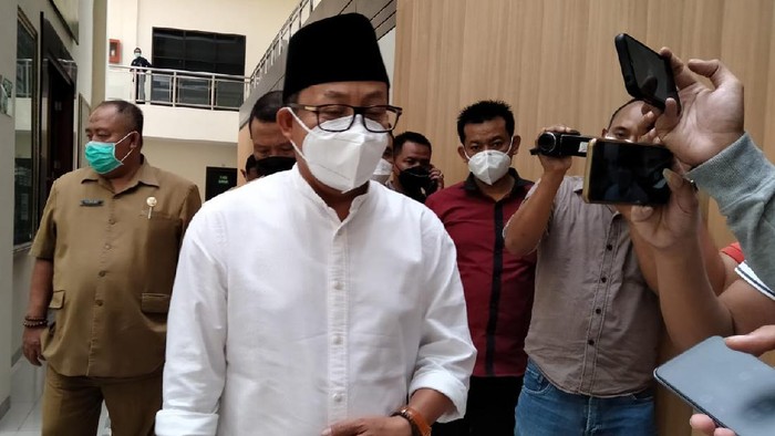 Wali Kota Malang Bayar Denda Pelanggaran PPKM Rp 25 Juta Kejaksaan Negeri Kabupaten Malang menerima pembayaran denda tindak pidana ringan (Tipiring) dari Wali Kota Malang Sutiaji. Denda sebesar Rp 25 juta dikenakan, karena Sutiaji dinyatakan melanggar PPKM.