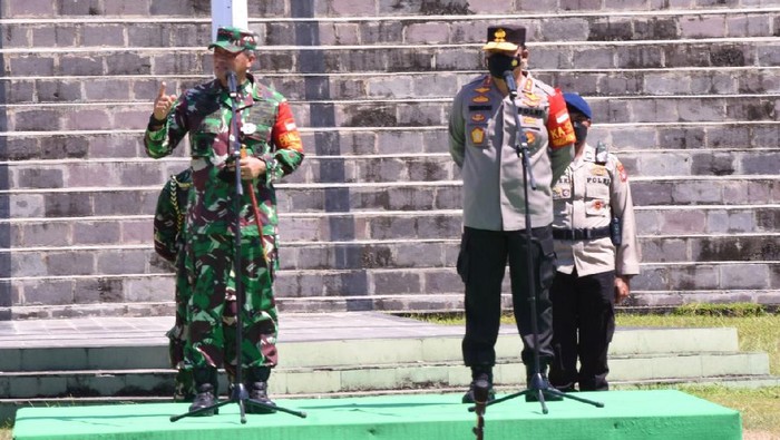 Wapres KH Maruf Amin akan mengunjungi Papua Barat, besok. Jajaran Kodam Kasuari dan Polda Papua Barat menggelar apel pasukan jelang kunker Wapres Maruf. (dok Pendam Kasuari)