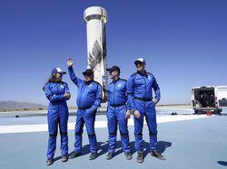 Aktor 90 Tahun Ini Jadi Orang Tertua di Dunia yang Pergi ke Antariksa