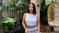 Hal ini lantaran Rizky Febian kedapatan memberi like dan meninggalkan emoticon mata hati di unggahan Anindita. Banyak netizen kemudian menduga keduanya mempunyai hubungan spesial.