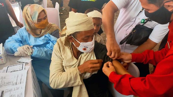 Antusias Masyarakat Baduy Ikuti Vaksinasi COVID-19