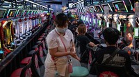 Warga yang hendak divaksin di tempat bermain pachinko itu akan mendapatkan dosis vaksin Moderna.