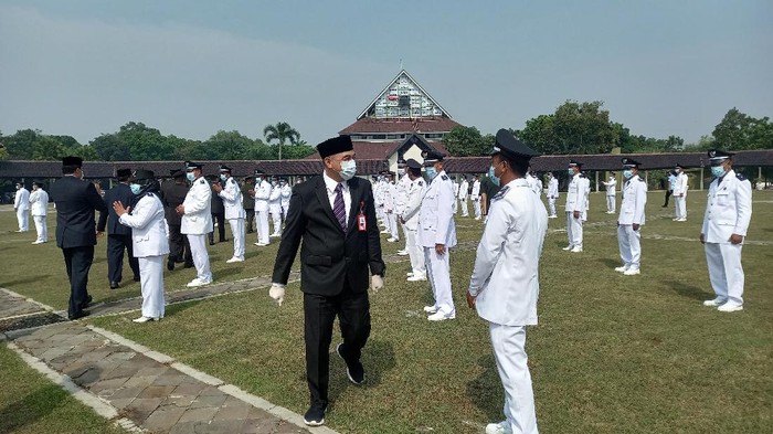 Bupati Tangerang Ahmed Zaki Iskandar turut meminta maaf soal insiden polisi banting mahasiswa