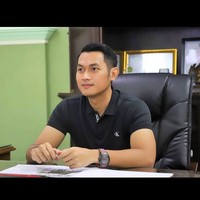 Penghargaan yang diterima wujud kerjasama dari semua elemen melalui penguatan Kolaboratif dan Sinergitas dengan pemerintah Pusat, Provinsi, Kabupaten, Desa, Forkopimda dan Masyarakat kabupaten Tuban guna pengembangan kompetensi ASN, mengingat kecakapan dan kualitas kinerja ASN perlu terus dioptimalkan guna memberikan pelayanan terbaik bagi masyarakat kabupaten Tuban dan peningkatan kesejahteraan masyarakat, tulisnya di Instagram. (Foto: Instagram/@adityahalindra)