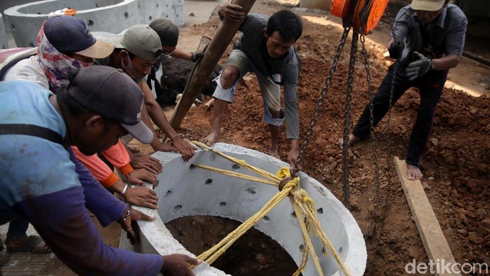 Sebanyak 22.292 sumur resapan ditargetkan dibangun di Jakarta. Kehadiran sumur resapan itu diharapkan dapat mengantisipasi munculnya genangan saat musim hujan.