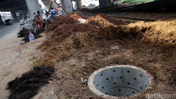 Cegah Genangan Saat Musim Hujan, Jakarta Bangun Ribuan Sumur Resapan Sebanyak 22.292 sumur resapan ditargetkan dibangun di Jakarta. Kehadiran sumur resapan itu diharapkan dapat mengantisipasi munculnya genangan saat musim hujan.