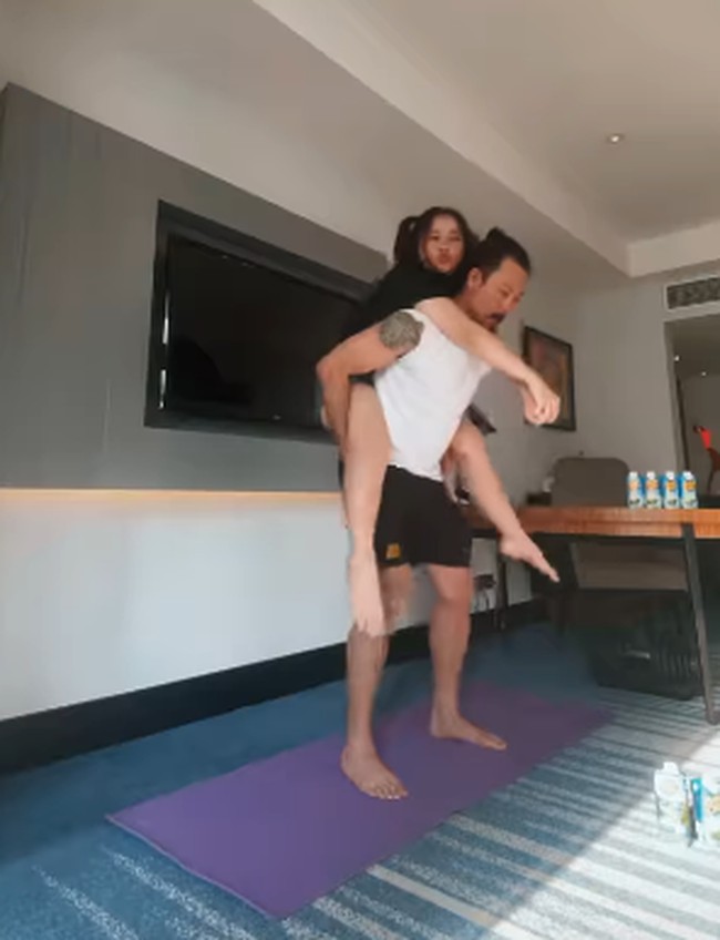 Olivia yang menjabat sebagai Komisaris Independen PT Citra Marga Nusaphala Persada Tbk (CMNP) itu bahkan kerap dilibatkan di konten-konten Denny yang kocak untuk media sosial. (Foto: Instagram Denny Sumargo)