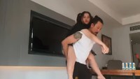 Sepulangnya dari Amerika Serikat, Denny Sumargo dan Olivia Allan menjalani karantina selama 8 hari di sebuah hotel di Jakarta. Foto: Instagram Denny Sumargo
