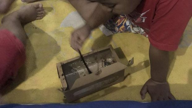 Dikupaskan Kuaci oleh Bocah Sepupunya, Netizen Ini Menangis Haru
