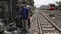Pembatasan air tanah oleh Pemprov DKI guna mengurangi penurunan tanah yang mencapai 0,1 - 8 cm per tahun.