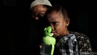 Warga mengatakan mereka menggunakan air tanah karena biaya yang murah.