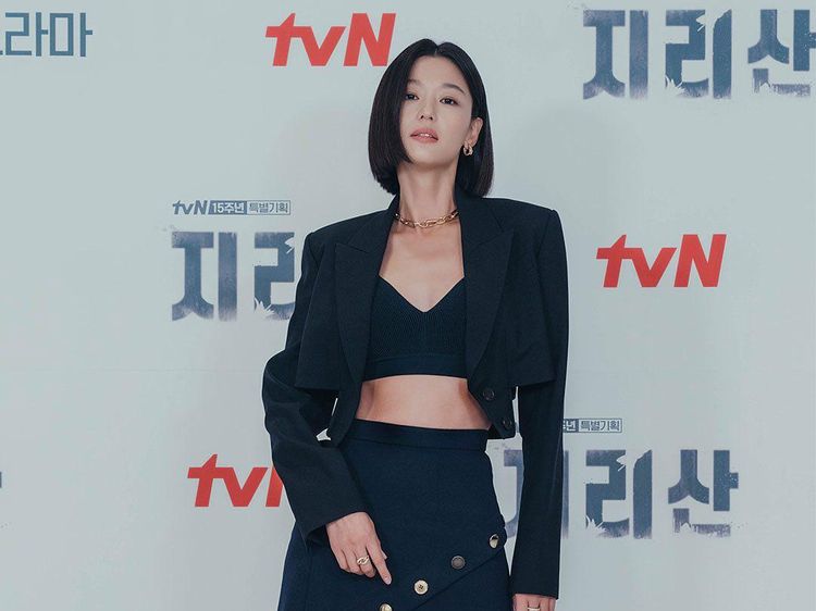 8 Potret Jun Ji Hyun di Jirisan, Aktris Termahal dengan Bayaran Rp 38,8 M