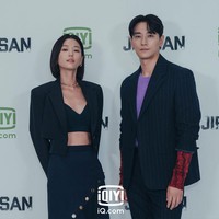 Jun Ji Hyun dipasangkan dengan Ju Ji Hoon setelah dipertemukan dalam drama Korea Kingdom. Kali ini keduanya dikisahkan sebagai penjaga hutan dalam drama Korea Jirisan. Foto: dok. iQiyi