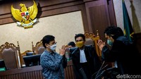 Jaksa KPK menyampaikan, kasus berawal pada tahun 2018 ketika Yoory mengajukan penyertaan modal untuk proyek Hunian DP Rp 0 dan Sentra Primer Tanah Abang ke Gubernur DKI Jakarta untuk dianggarkan pada APBD Pemprov DKI sebesar Rp 1,8 triliun.