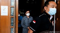 Diketahui, Yoory tidak mengajukan eksepsi atas dakwaan jaksa KPK tersebut.