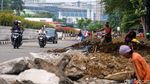 Pelan-pelan, Ada Proyek Sumur Resapan di Jalan Angkasa Kemayoran