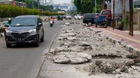 Pemprov DKI Jakarta saat ini tengah mengebut proyek sumur resapan air hingga pengerukan lumpur di sungai untuk mencegah genangan dan banjir.