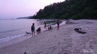 Ini adalah foto pantai yang terletak di seberang Geopark Ciletuh. Jadi harus menyeberang menggunakan perahu.