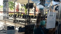 Indonesia jadi salah satu negara di ASEAN yang telah membuka pintu untuk turis internasional. Bandara Internasional Ngurah Rai di Bali resmi membuka penerbangan internasional untuk wisatawan mancanegara alias turis asing sejak Kamis (14/10). ANTARA FOTO/FIKRI YUSUF.