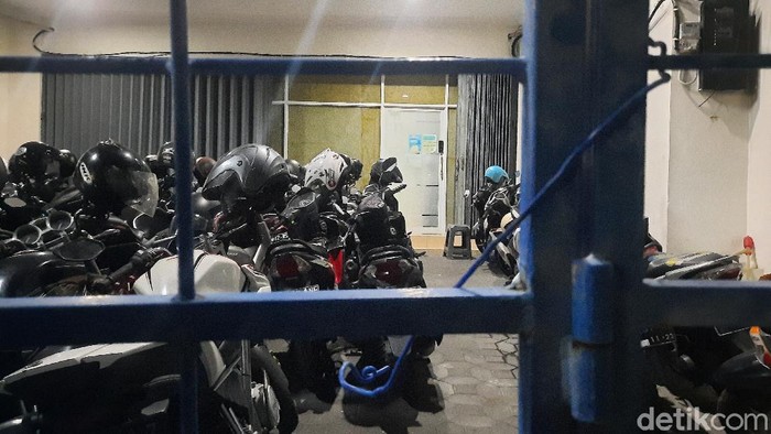 Kantor pinjol ilegal di Sleman digerebek polisi, Kamis (14/10/2021).