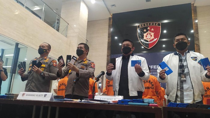 Konferensi pers kasus penyusupan judi online di situs pemerintah