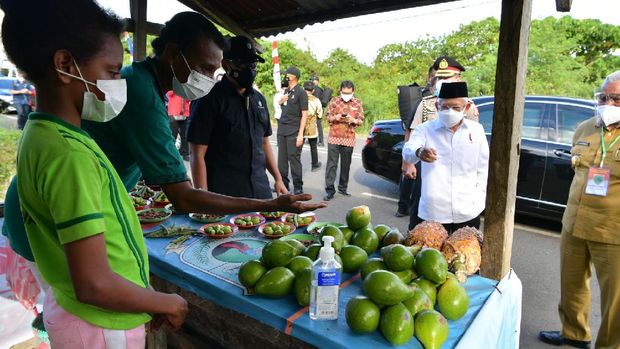 Ma'ruf Amin kunjungi pedagang di Papua Barat