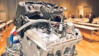 Untuk pilihan Hybrid yang dikawinkan dengan hidrogen, Kawasaki juga memperkenalkannya melalui pilihan mesin empat silinder supercharged H2. Foto: (Kawasaki/Motorcyclenews)