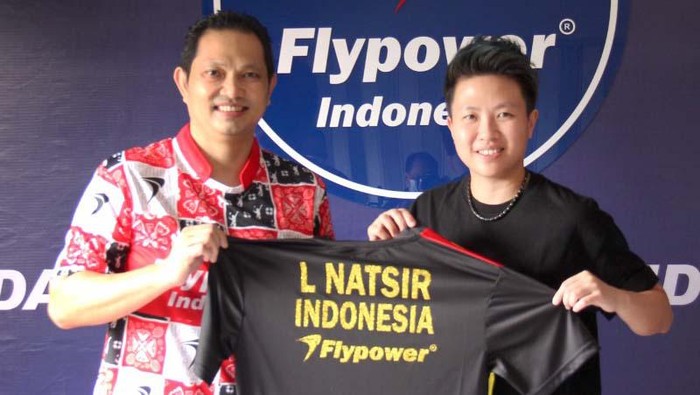 Momen Hariyanto Arbi Gandeng Liliyana Natsir Jadi Duta Legenda tunggal putra bulu tangkis Indonesia, Hariyanto Arbi, melakukan gebrakan untuk bisnis Flypower miliknya. Ia gandeng Liliyana Natsir sebagai duta produk.